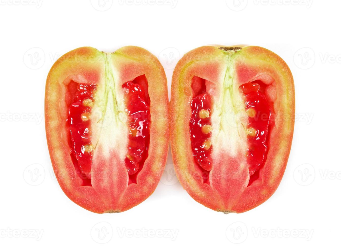fresco metà pomodoro su un' bianca sfondo foto