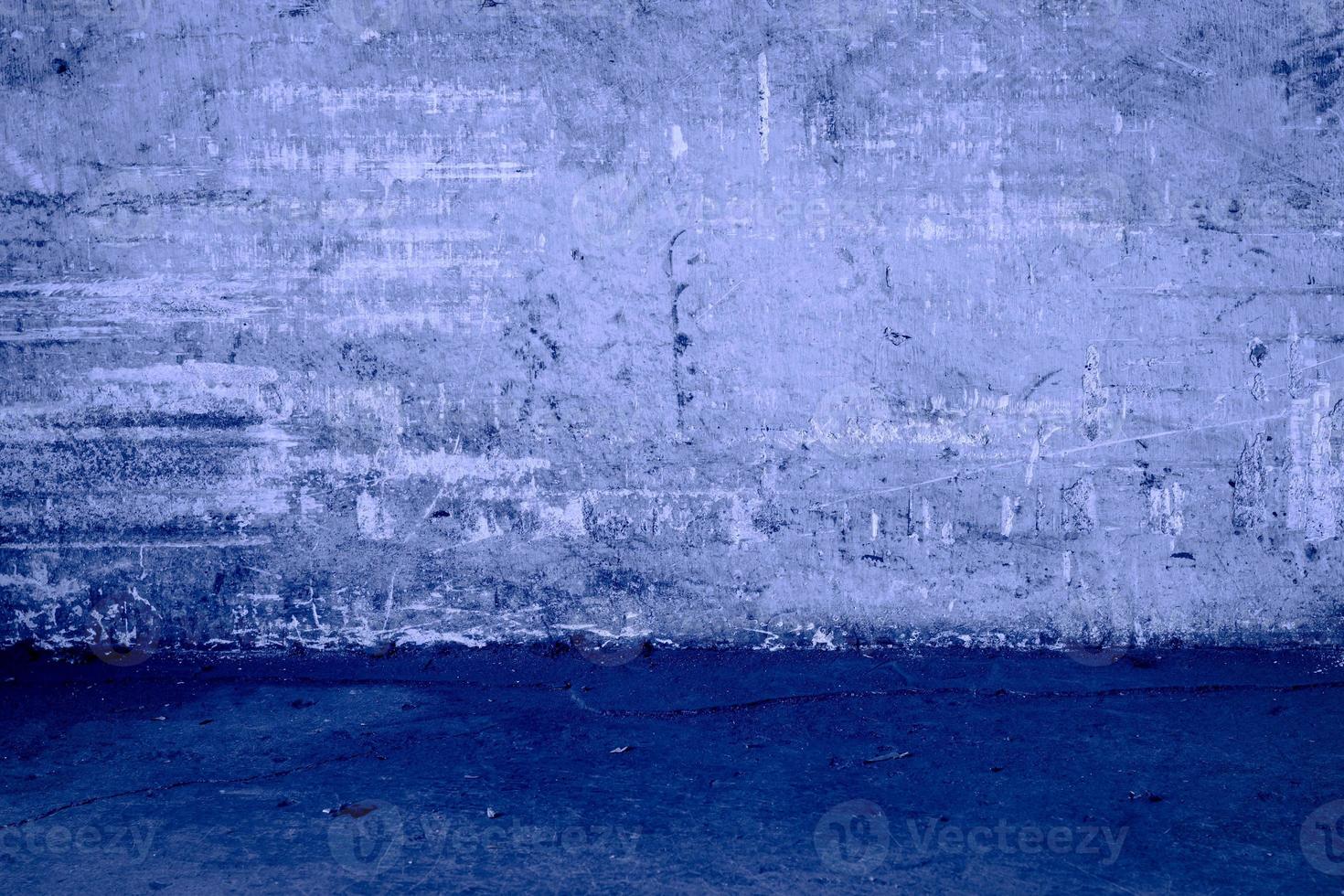 sporco muri con blu pavimento, astratto sfondo foto