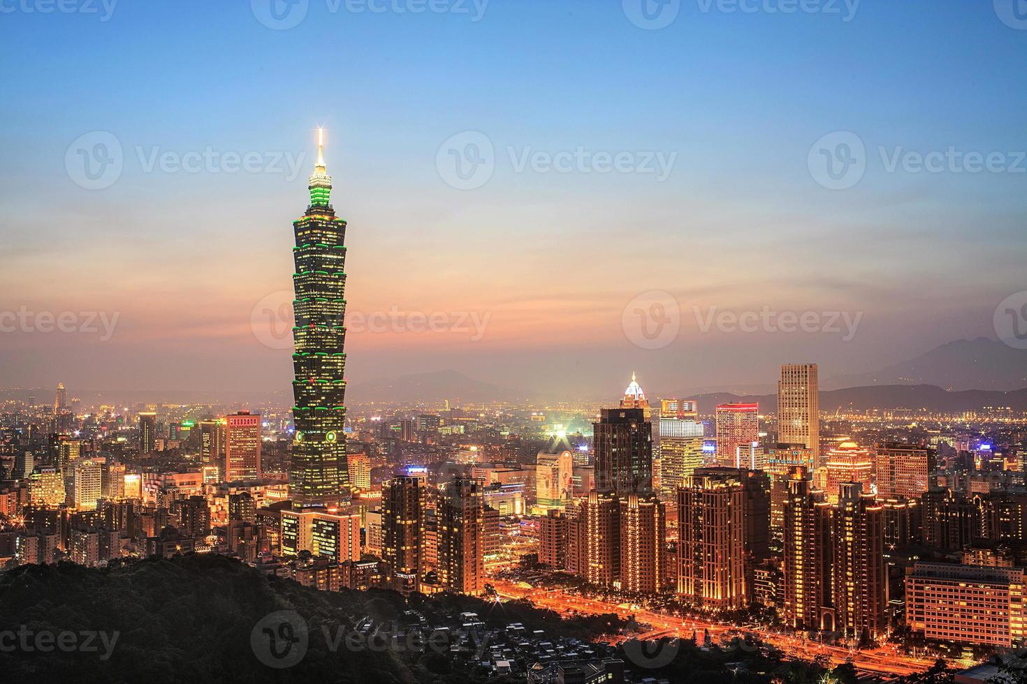 vista completa della città di Taipei foto