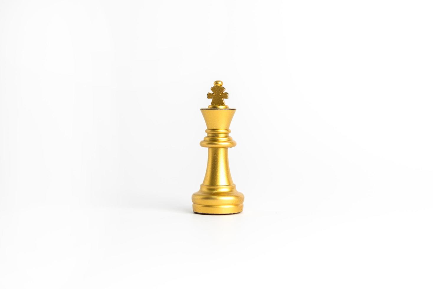 scacchi gioco oro isolato su bianca sfondo. foto
