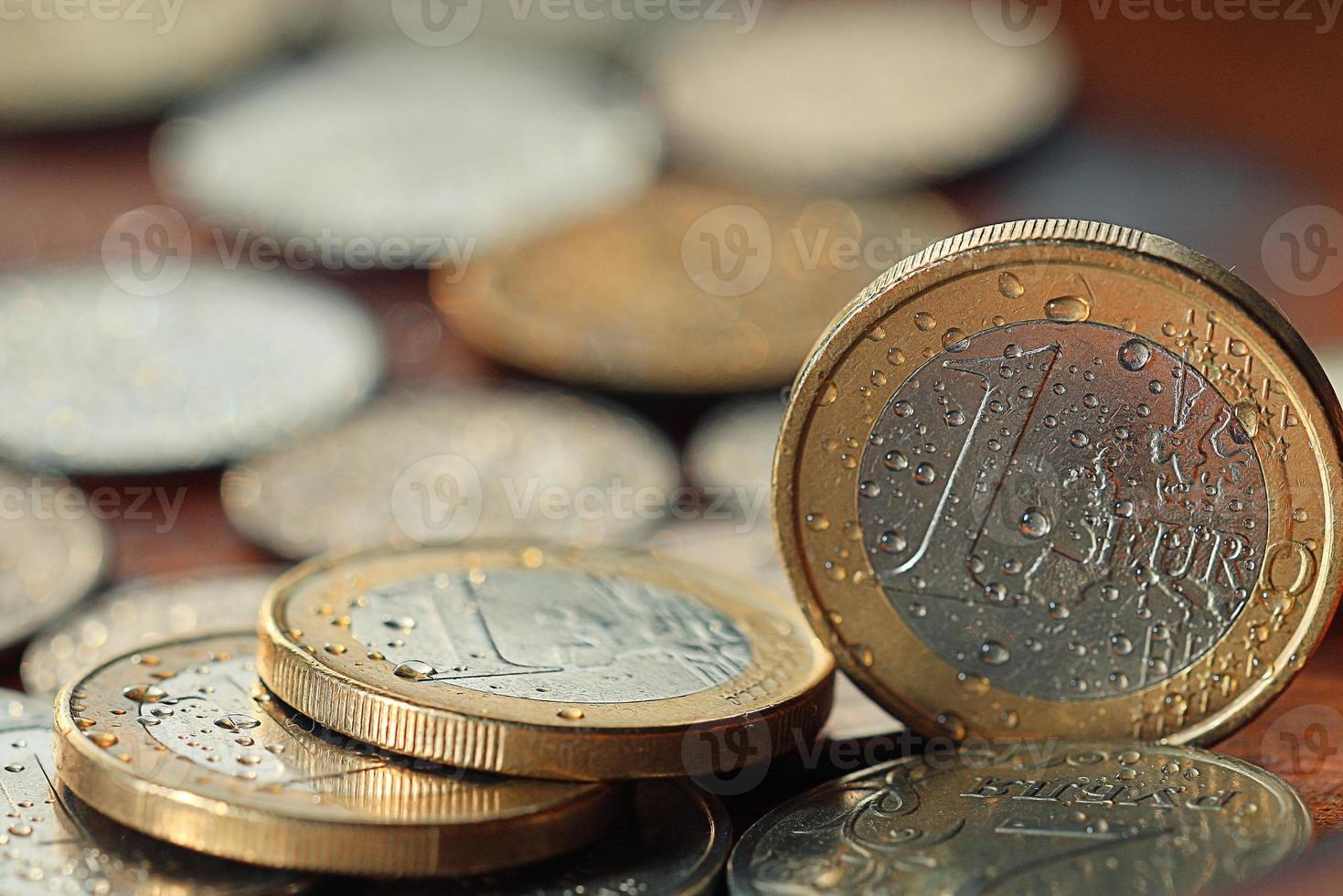 pile di monete concetto dollari euro dollaro tasso di cambio economia foto