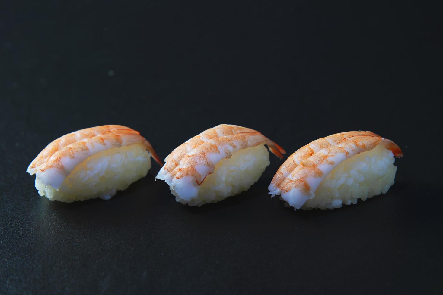 maki Sushi giapponese rotolo orientale menù nel ristorante, avvicinamento fotografia freschezza cibo impostato California rotolo salutare mangiare tradizionale cucina aperitivo ricette foto