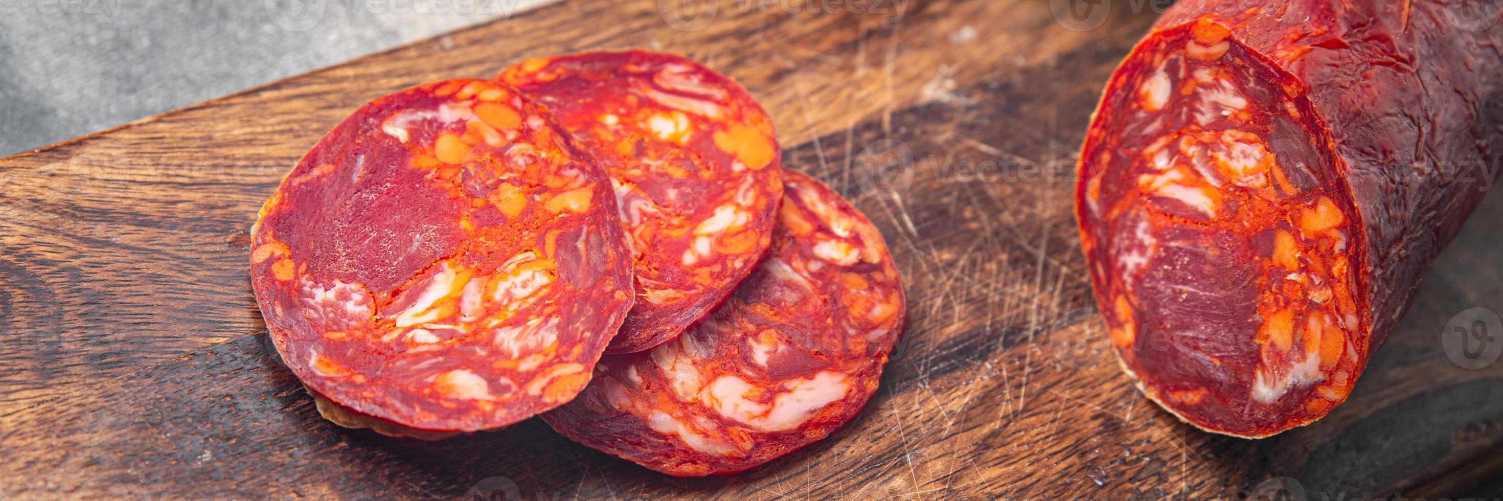 chorizo salsiccia spezie carne fresco piatto salutare pasto cibo merenda dieta su il tavolo copia spazio cibo sfondo rustico superiore Visualizza foto