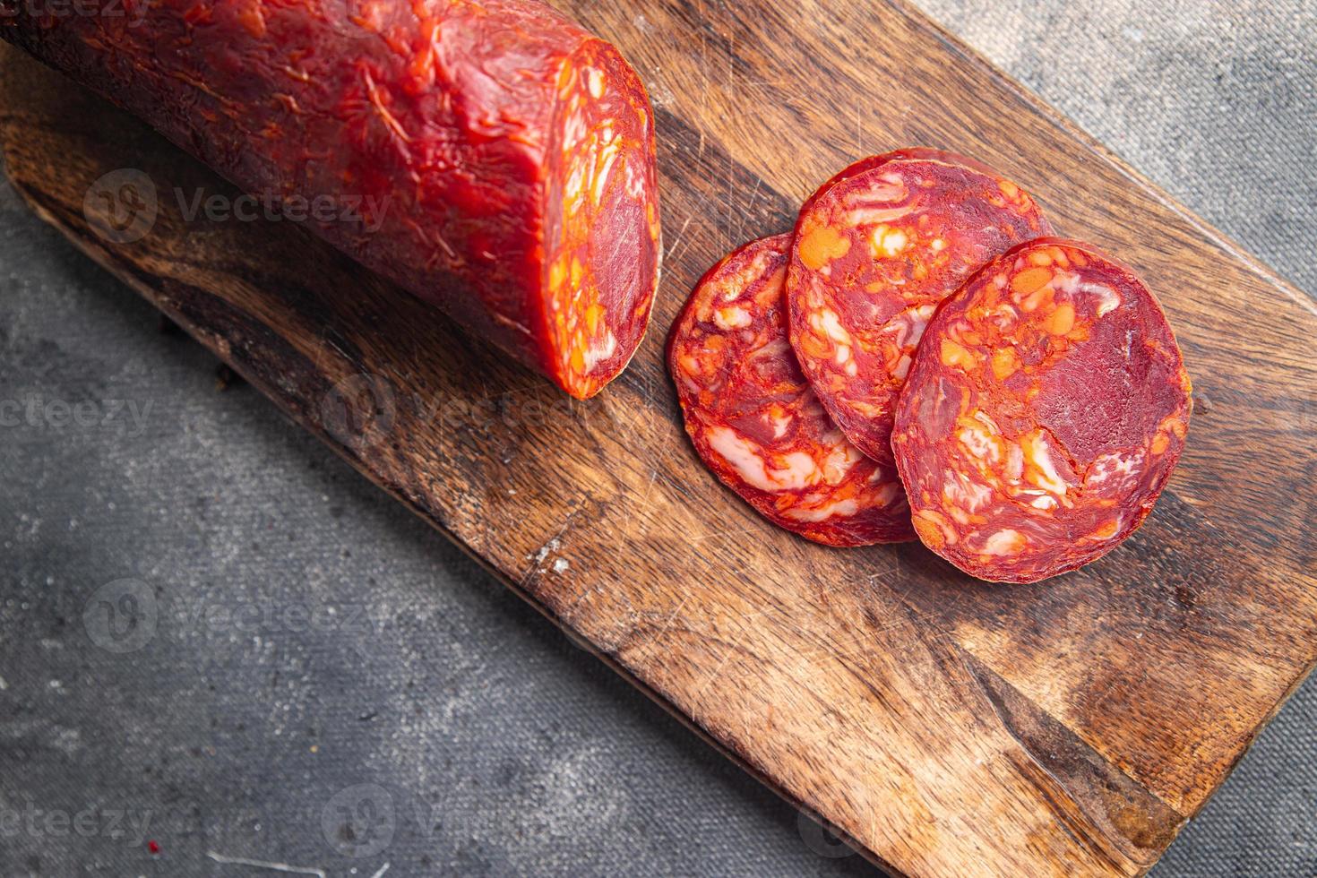 chorizo salsiccia spezie carne fresco piatto salutare pasto cibo merenda dieta su il tavolo copia spazio cibo sfondo rustico superiore Visualizza foto