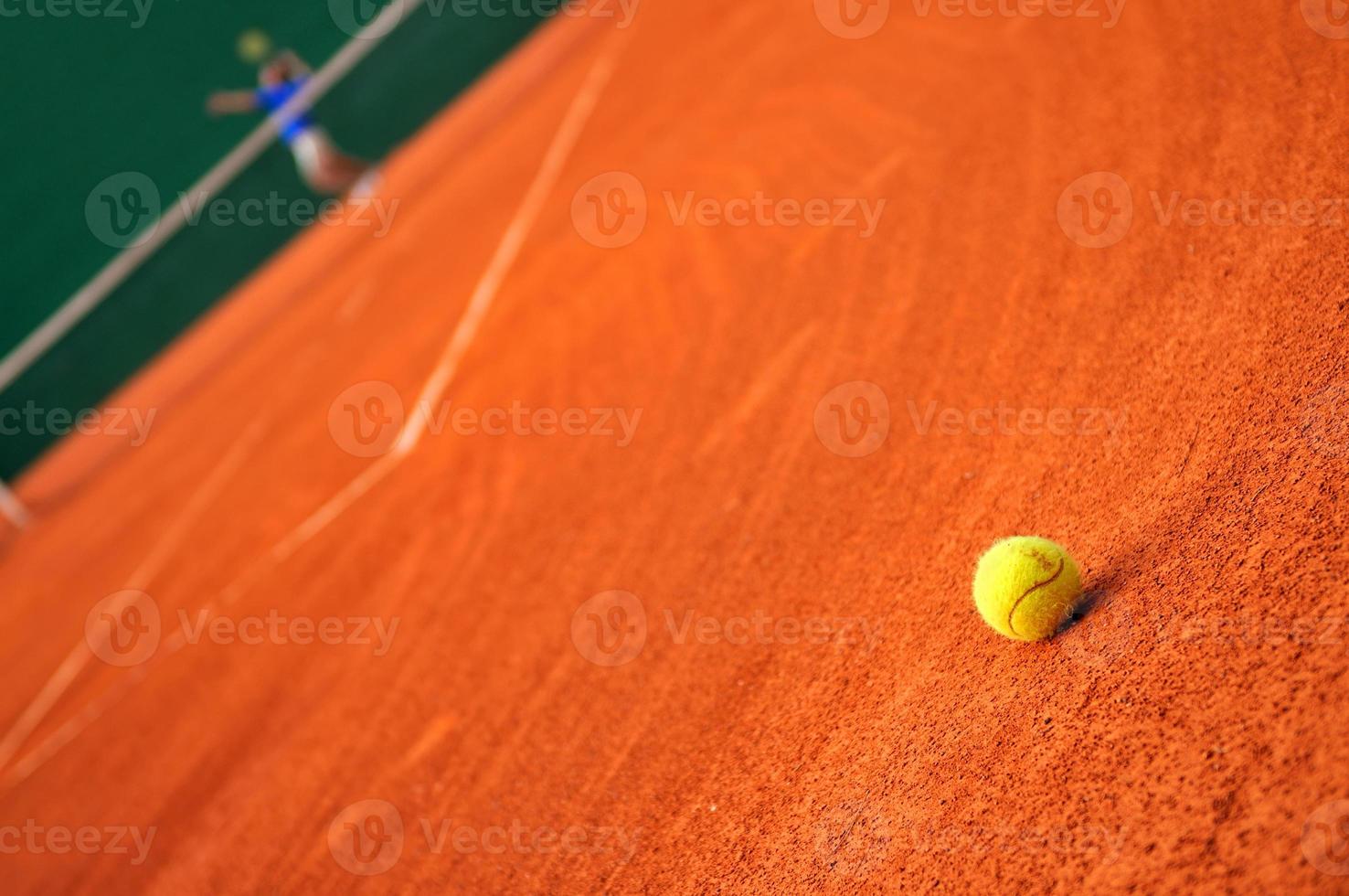 uno tennis palla su Tribunale foto
