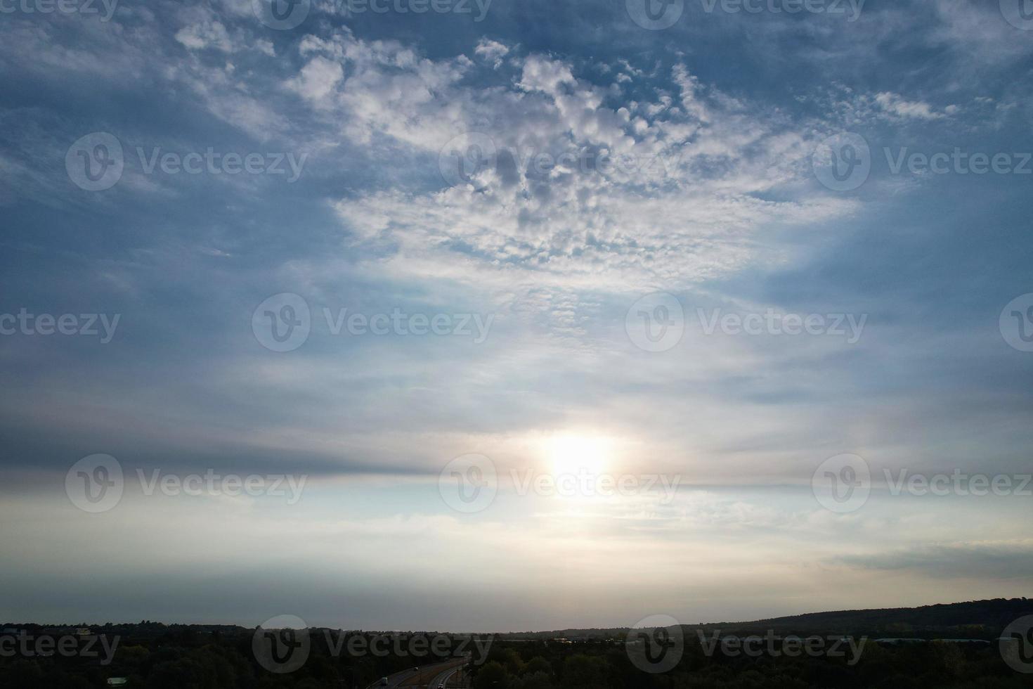 vista ad alto angolo di nuvole in rapido movimento foto