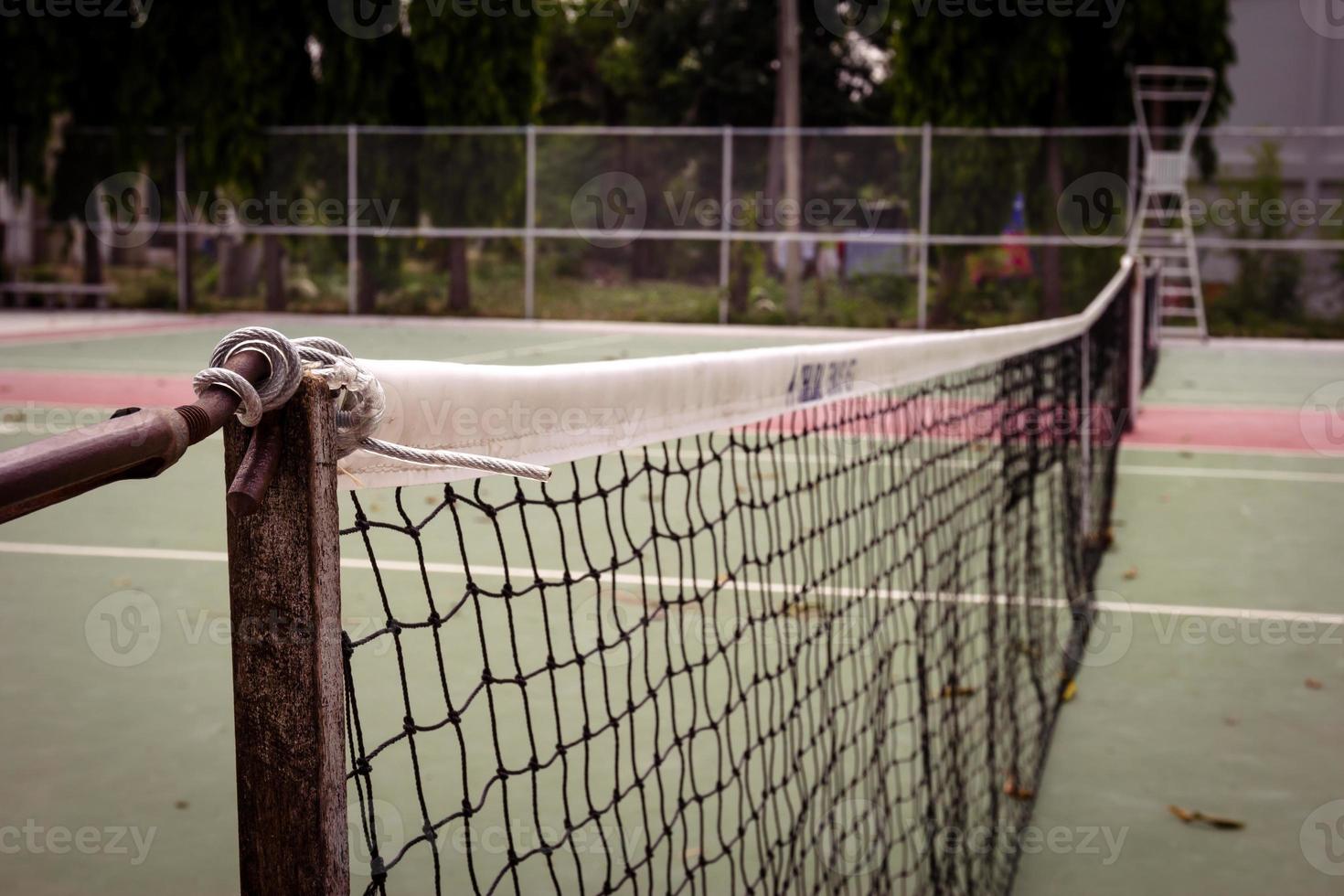 tennis netto e corte, selezionato messa a fuoco foto