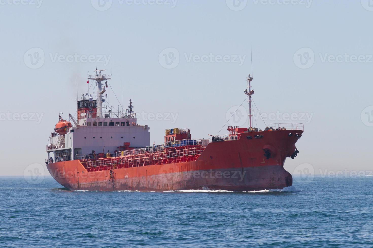 nave cisterna in mare foto