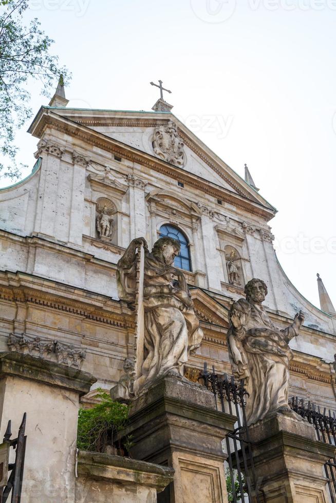 Chiesa dei Santi Pietro e Paolo nel quartiere della città vecchia di Cracovia, in Polonia foto