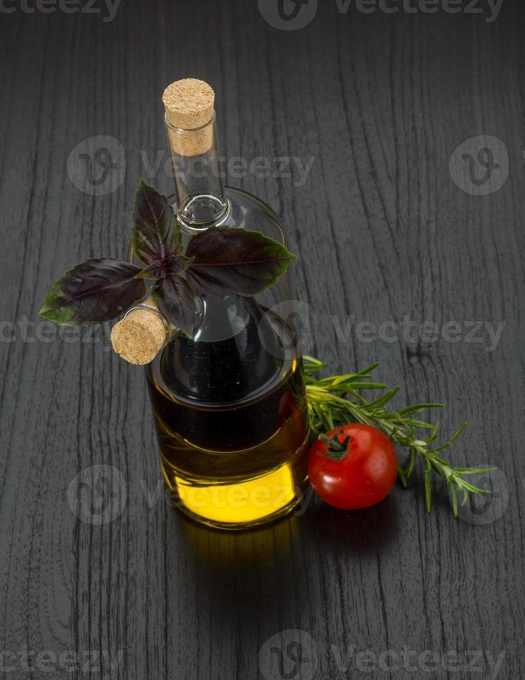 olio, aceto con rosmarino foto