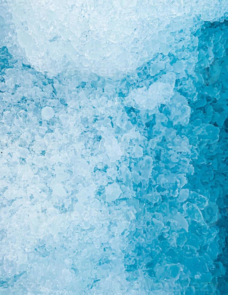 la forma del cubetto di ghiaccio è stata regolata per aggiungere colore, ti aiuterà a rinfrescarti e farti sentire bene. sfondo di ghiaccio foto
