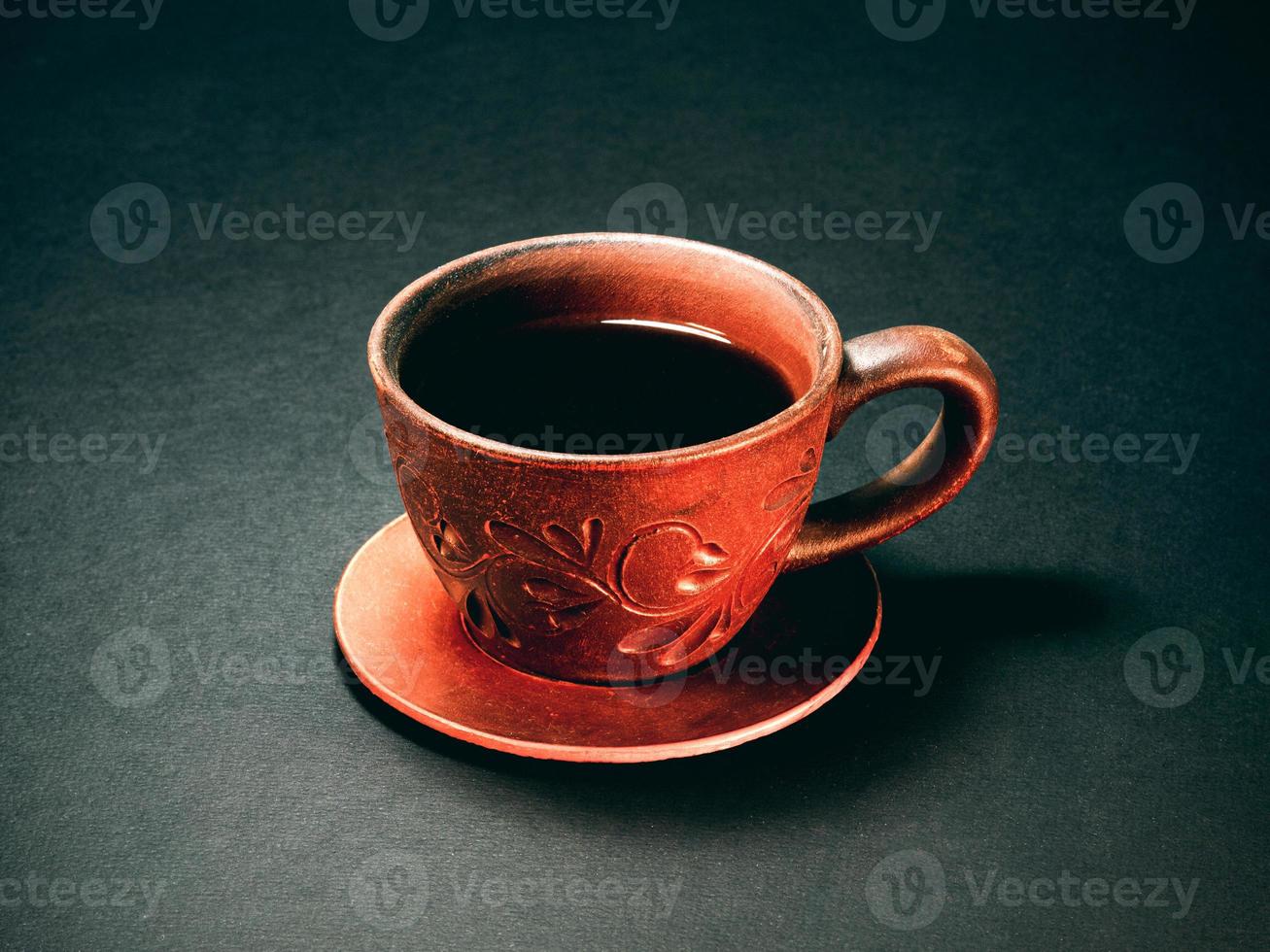 il terracotta tazza di caffè. vicino su foto