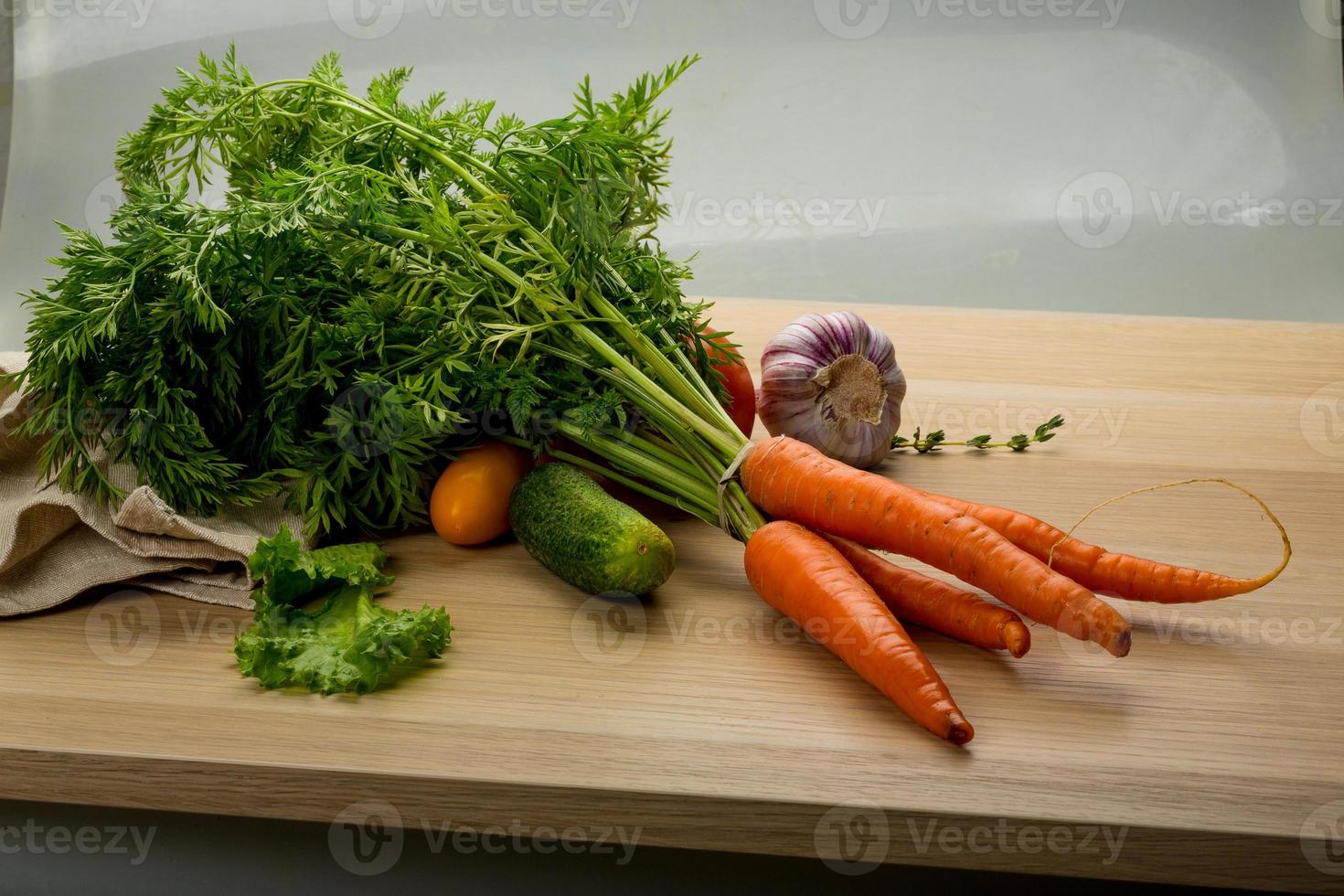 carota su di legno piatto foto