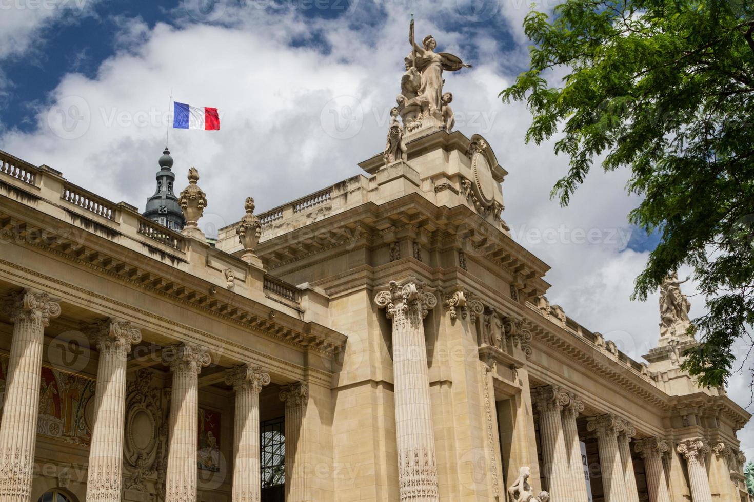 edificio storico a parigi francia foto