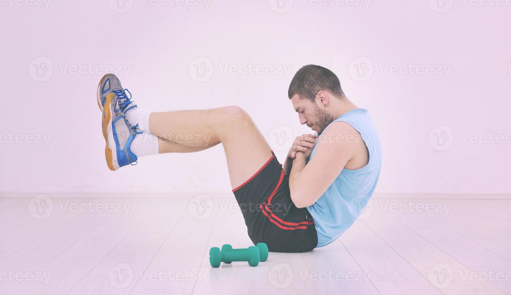 uomo fitness allenarsi foto