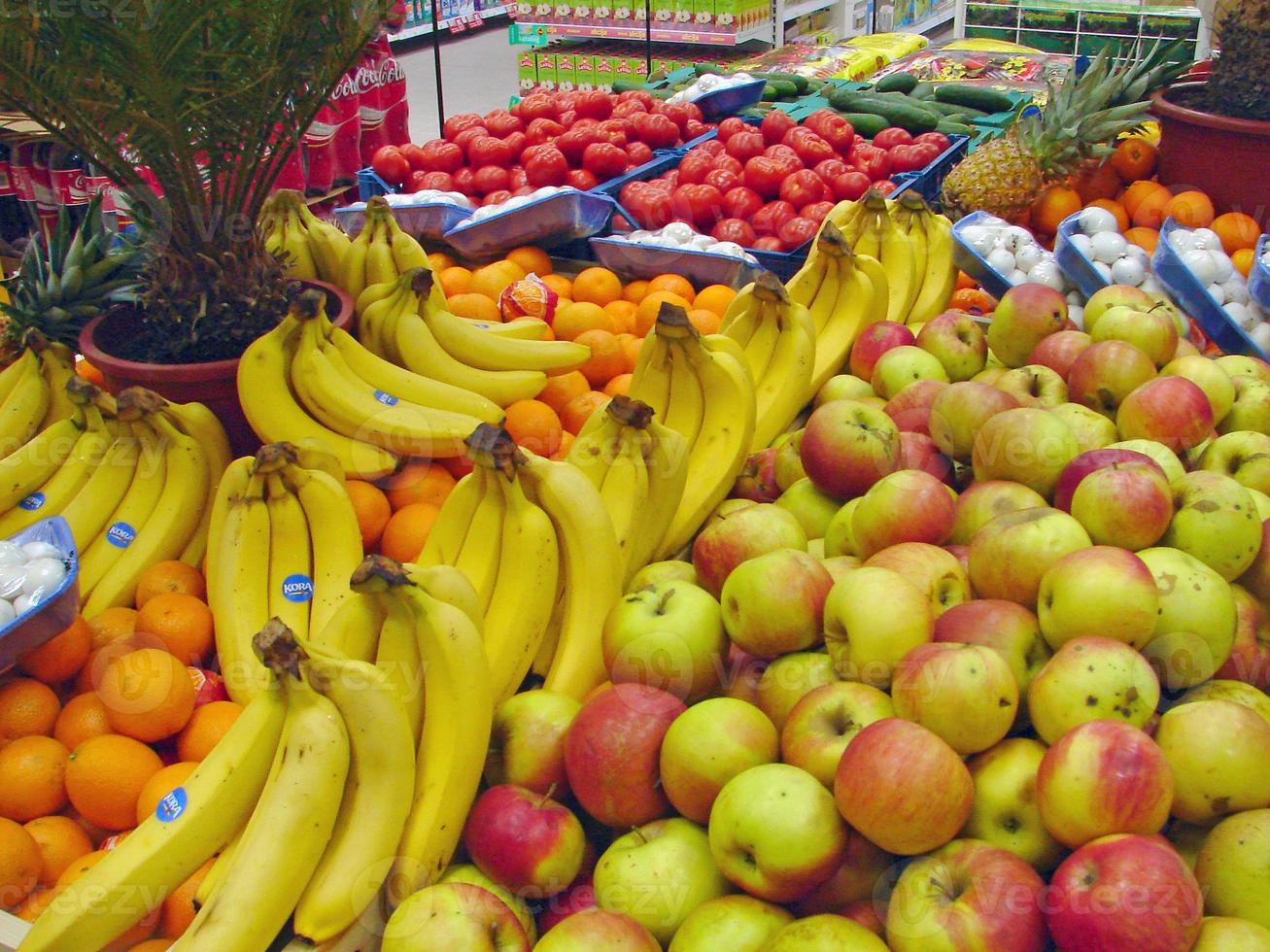 frutta nel supermercato foto