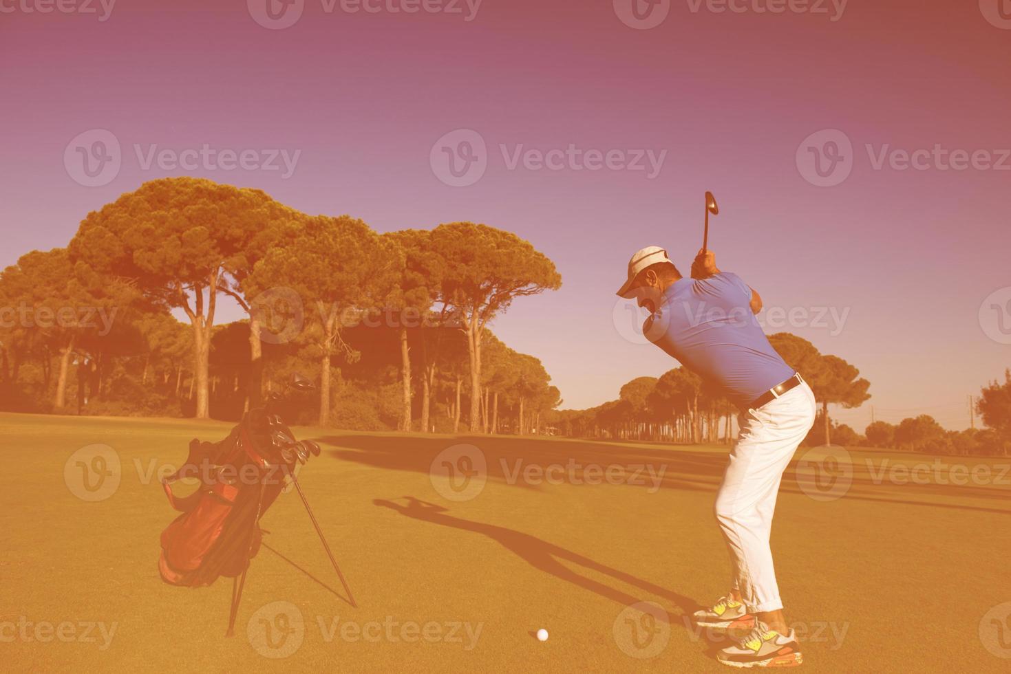 golf giocatore colpire tiro foto