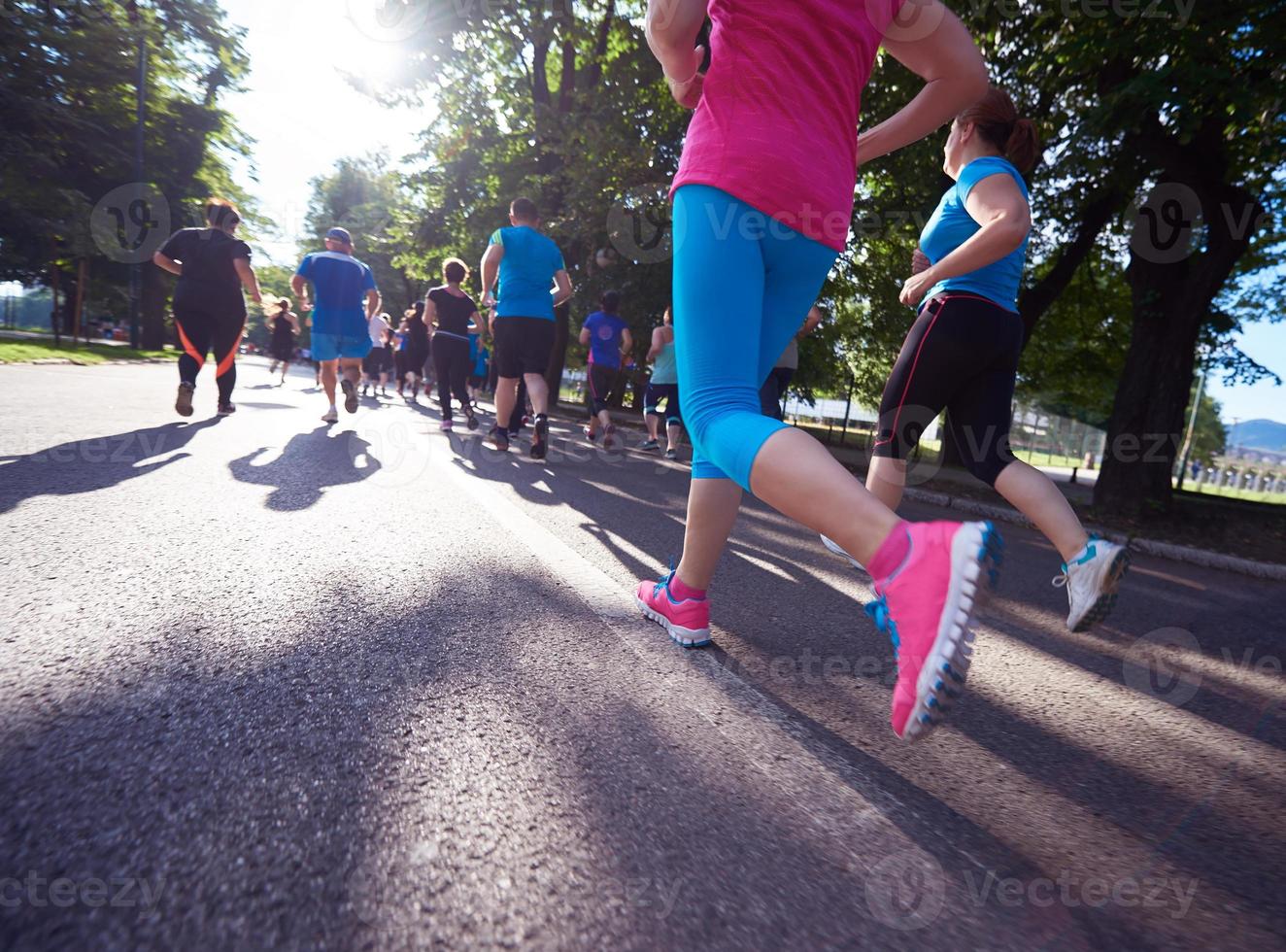 gruppo di persone che fa jogging foto