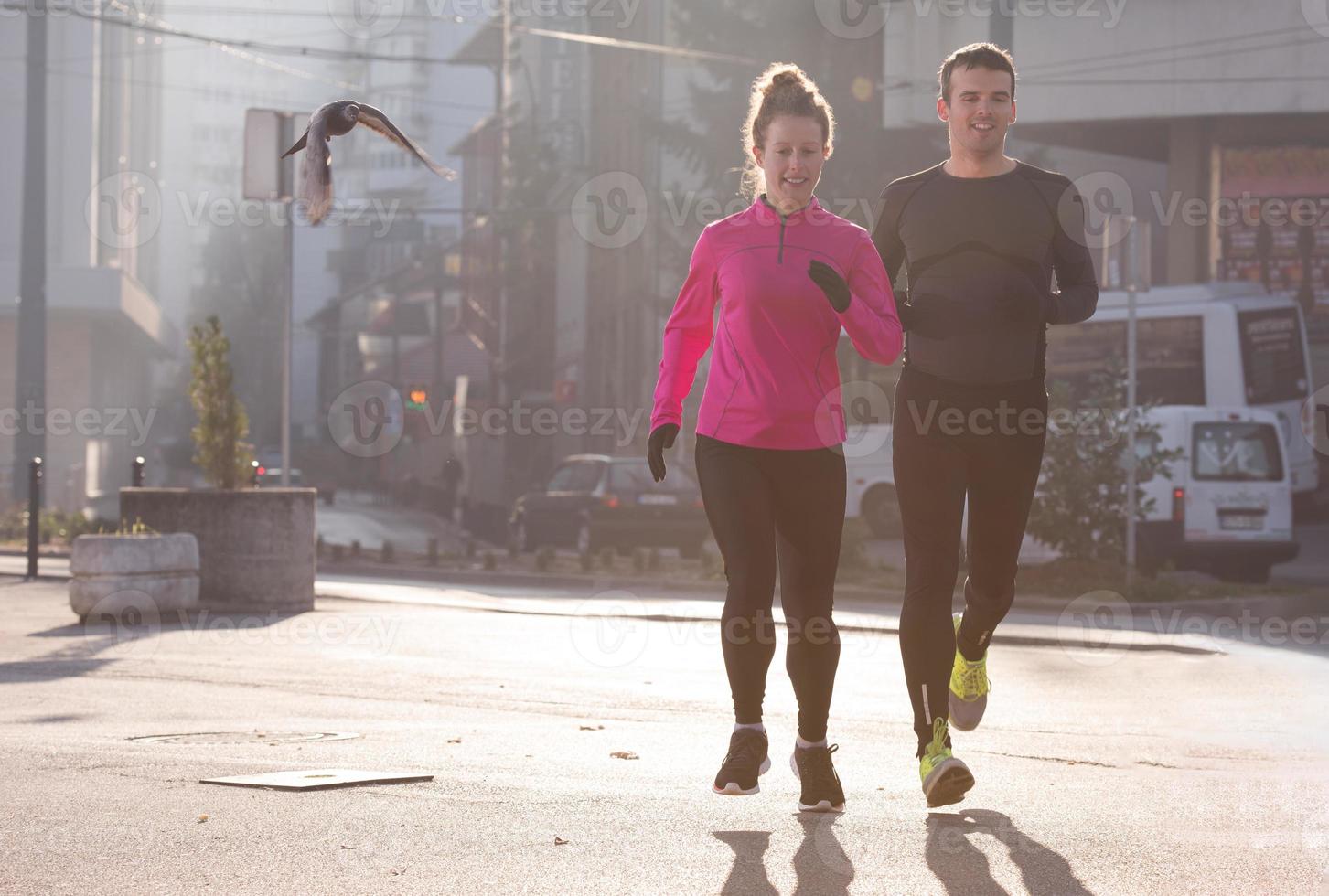 giovane coppia jogging foto