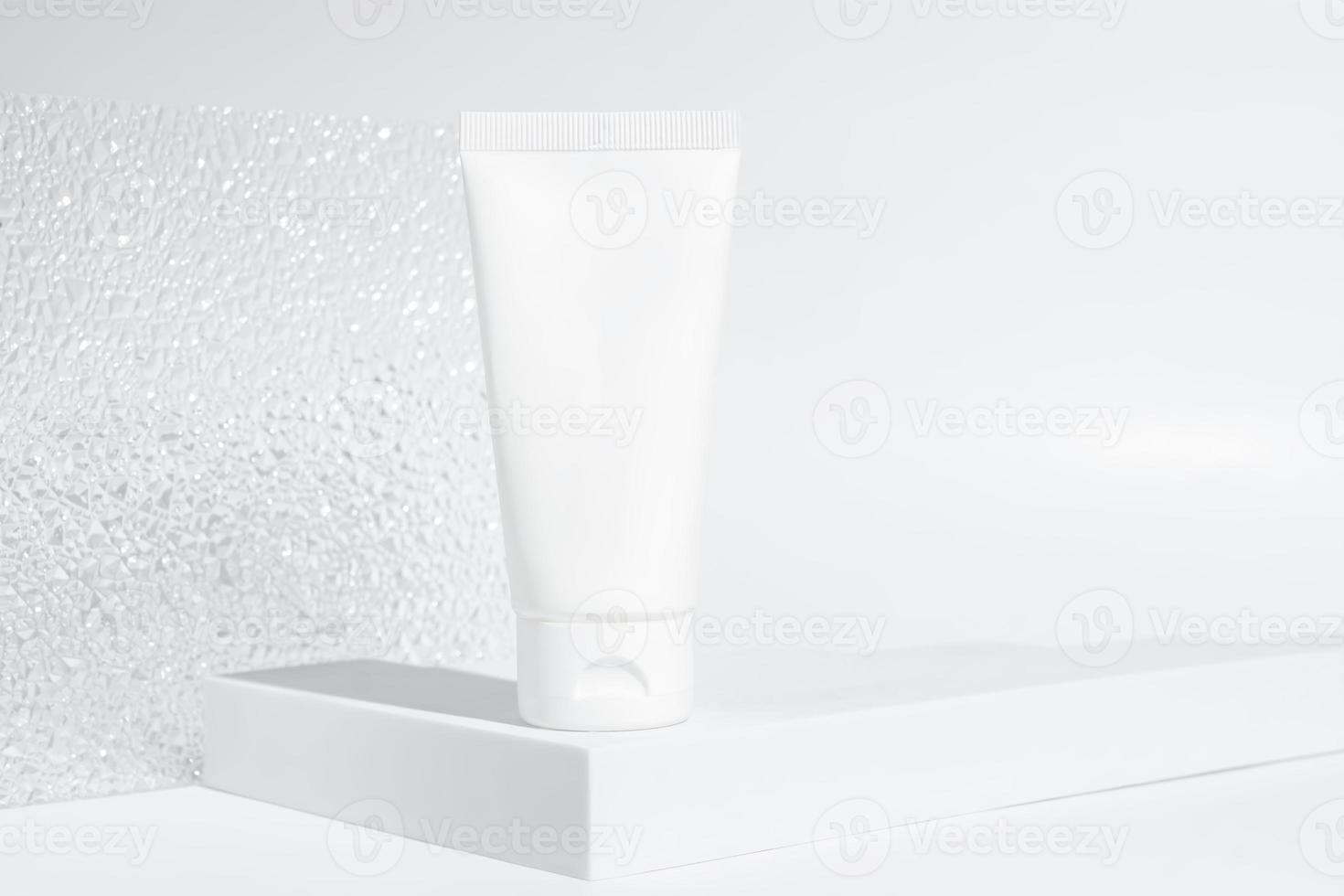 bianca cosmetico crema tubo, balsamo vaso modello su bianca sfondo. rendere su Prodotto vuoto contenitore. corpo e viso cura foto