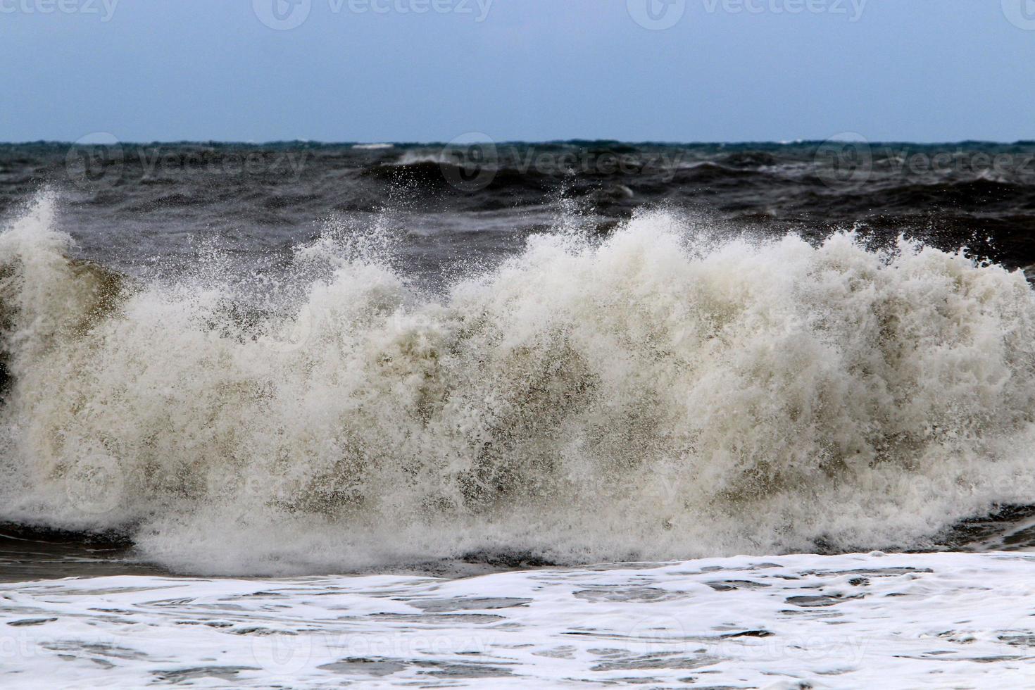 tempesta su il mediterraneo mare nel settentrionale Israele. foto