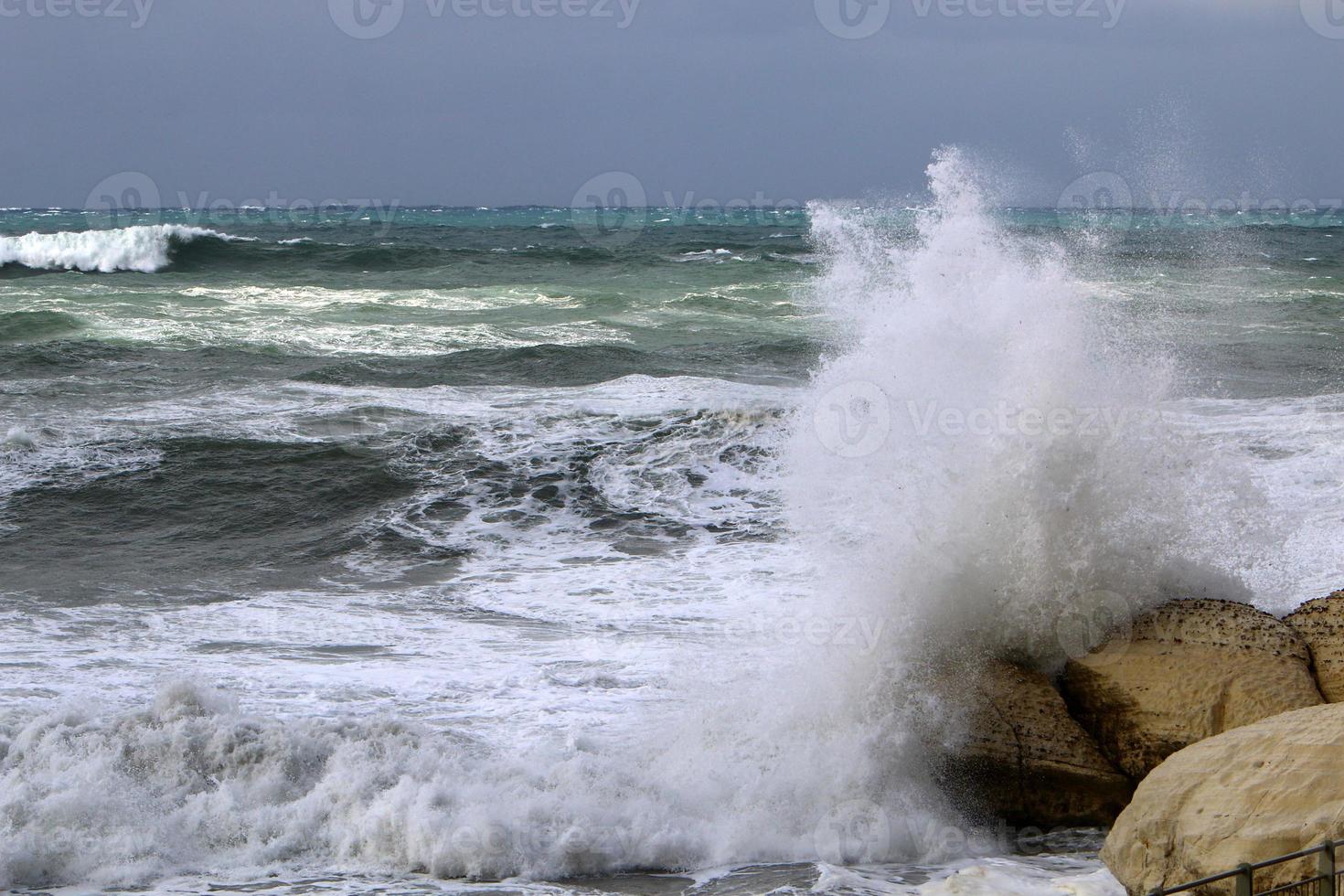 tempesta su il mediterraneo mare nel settentrionale Israele. foto