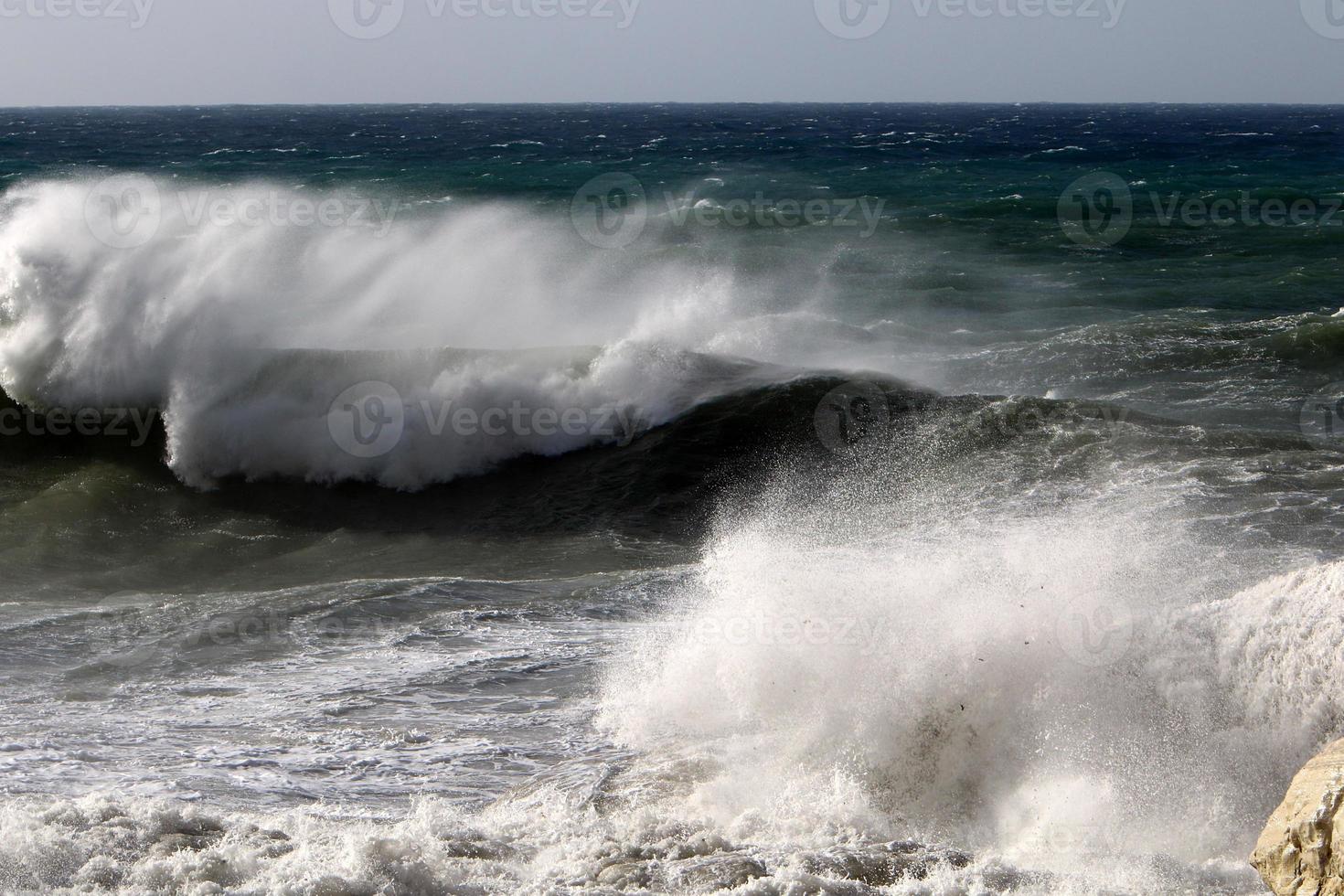 tempesta su il mediterraneo mare nel settentrionale Israele. foto