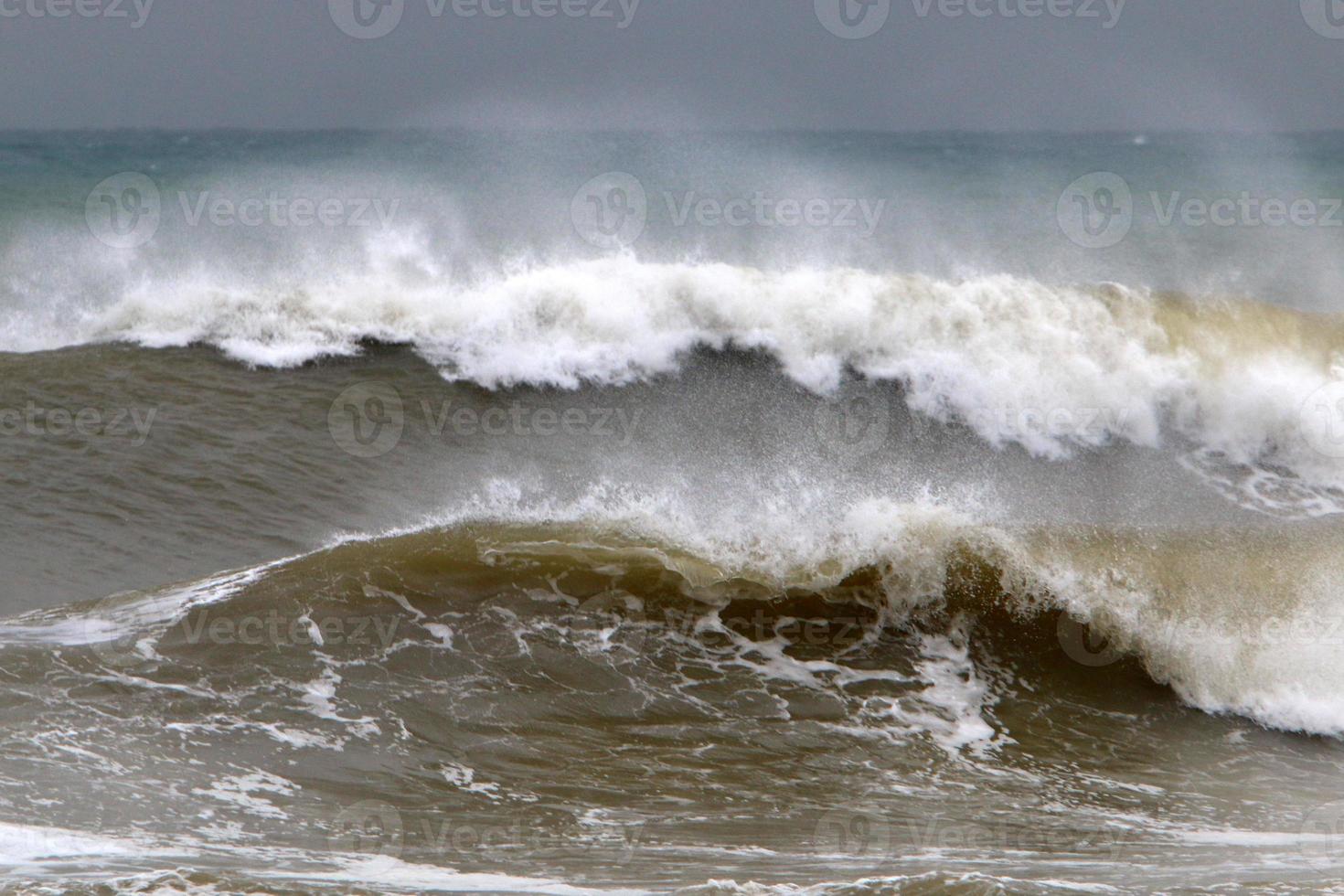 tempesta su il mediterraneo mare nel settentrionale Israele. foto