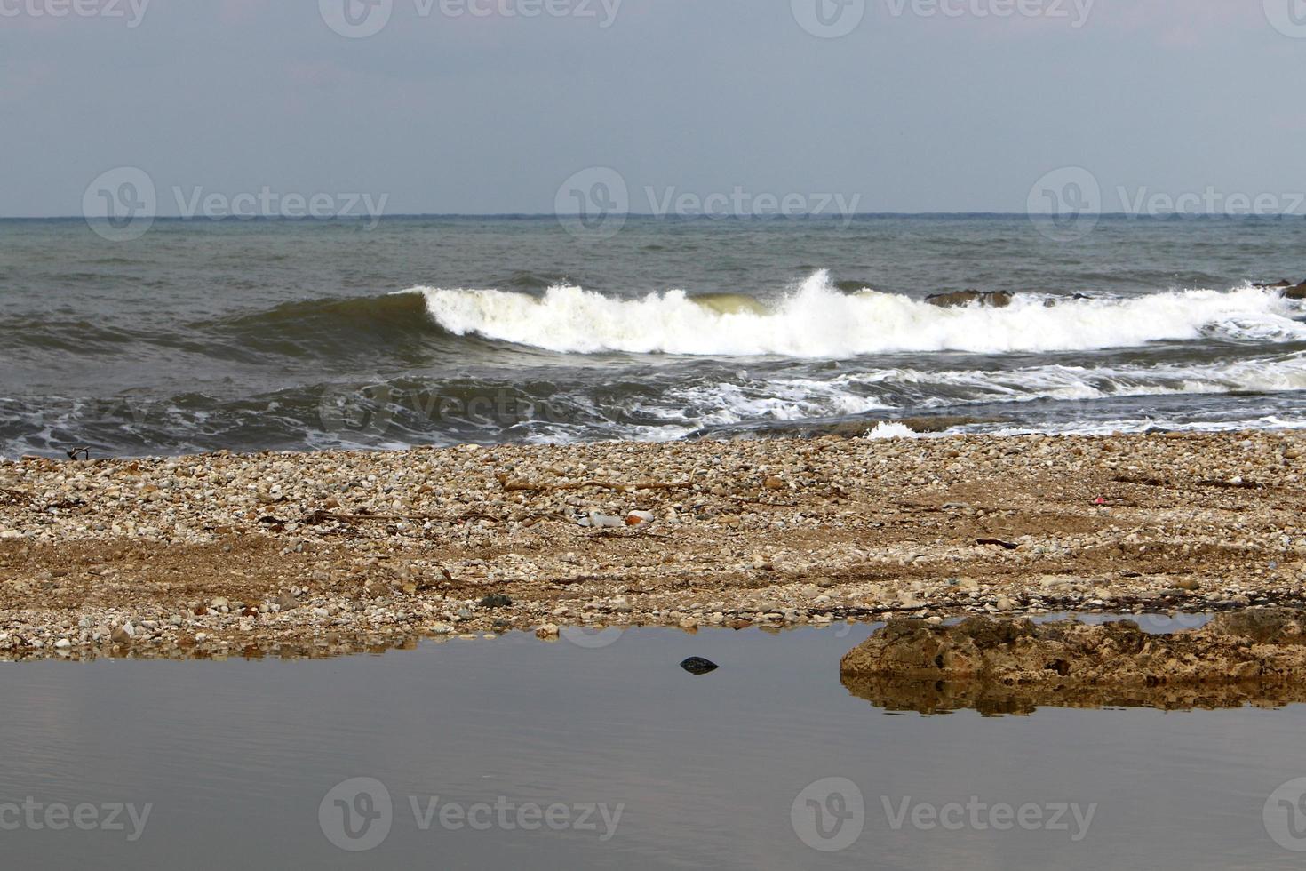 costa del Mar Mediterraneo nel nord di Israele. foto