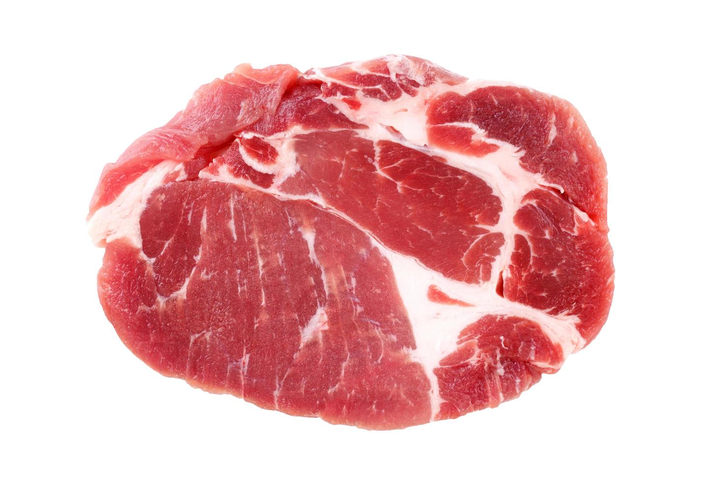 bistecca di carne di maiale cruda fresca collo isolato su sfondo bianco foto