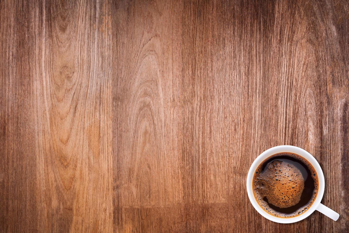 un' tazza di caffè su legna struttura sfondo foto