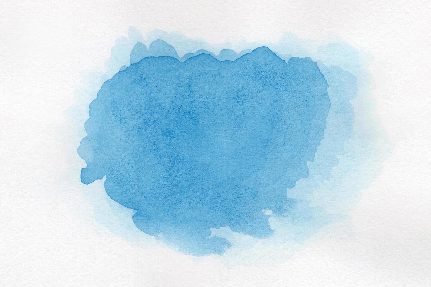 acquerello blu astratto su sfondo bianco il colore che spruzza sulla carta è disegnato a mano. foto
