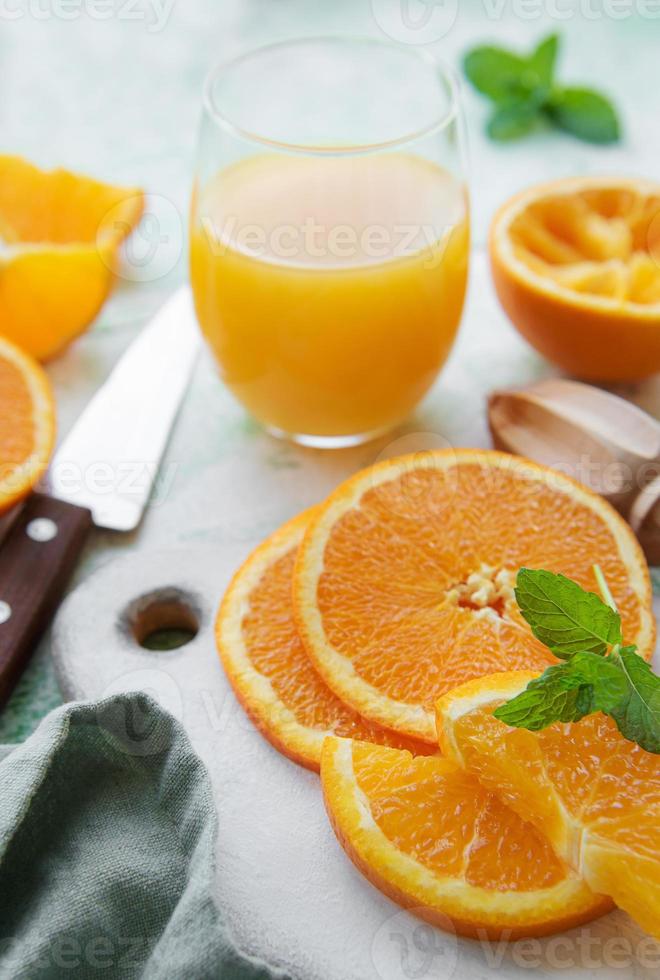 bicchiere di succo d'arancia fresco foto