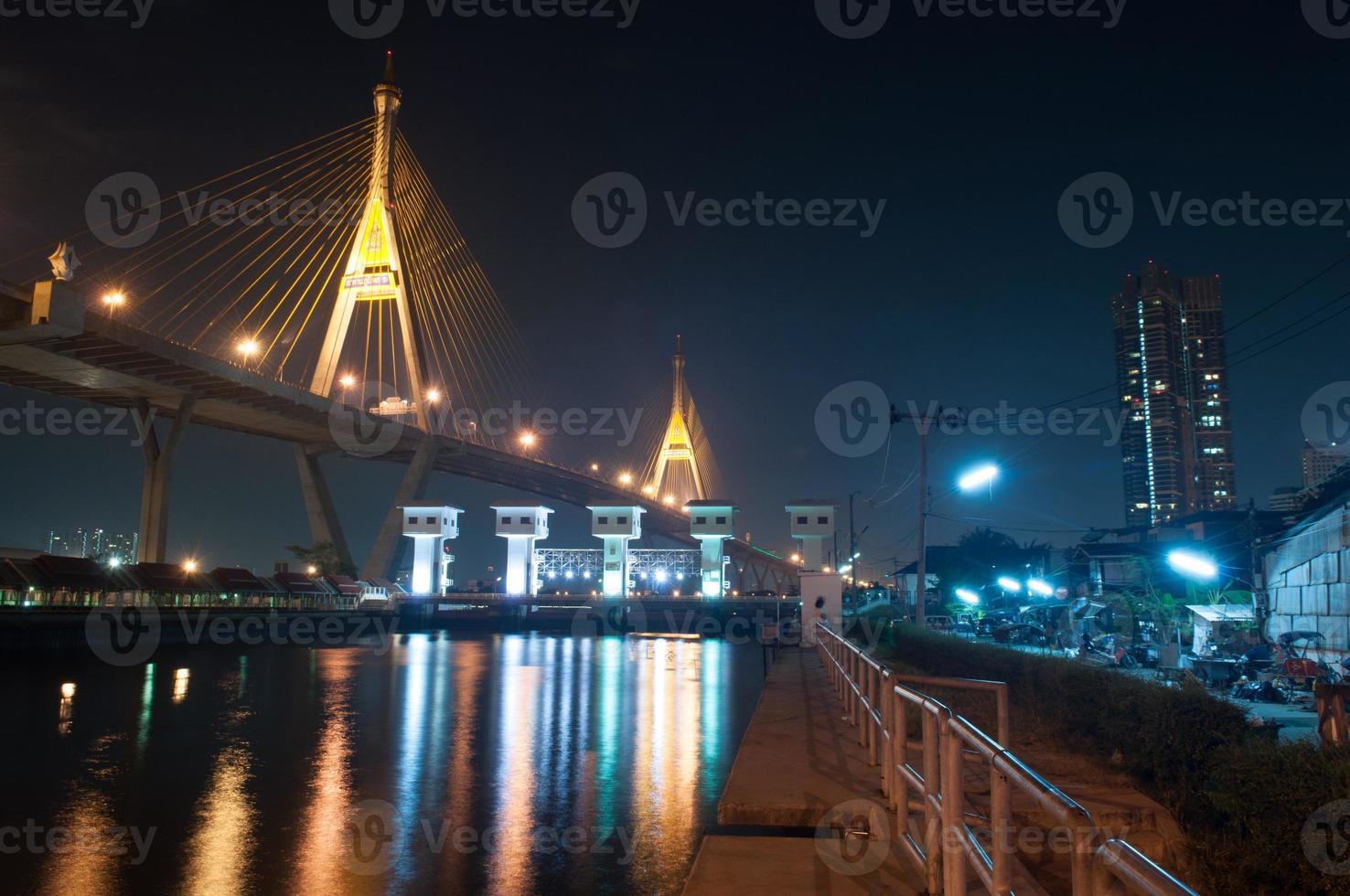 ponte di Bhumipol a Bangkok della Tailandia foto