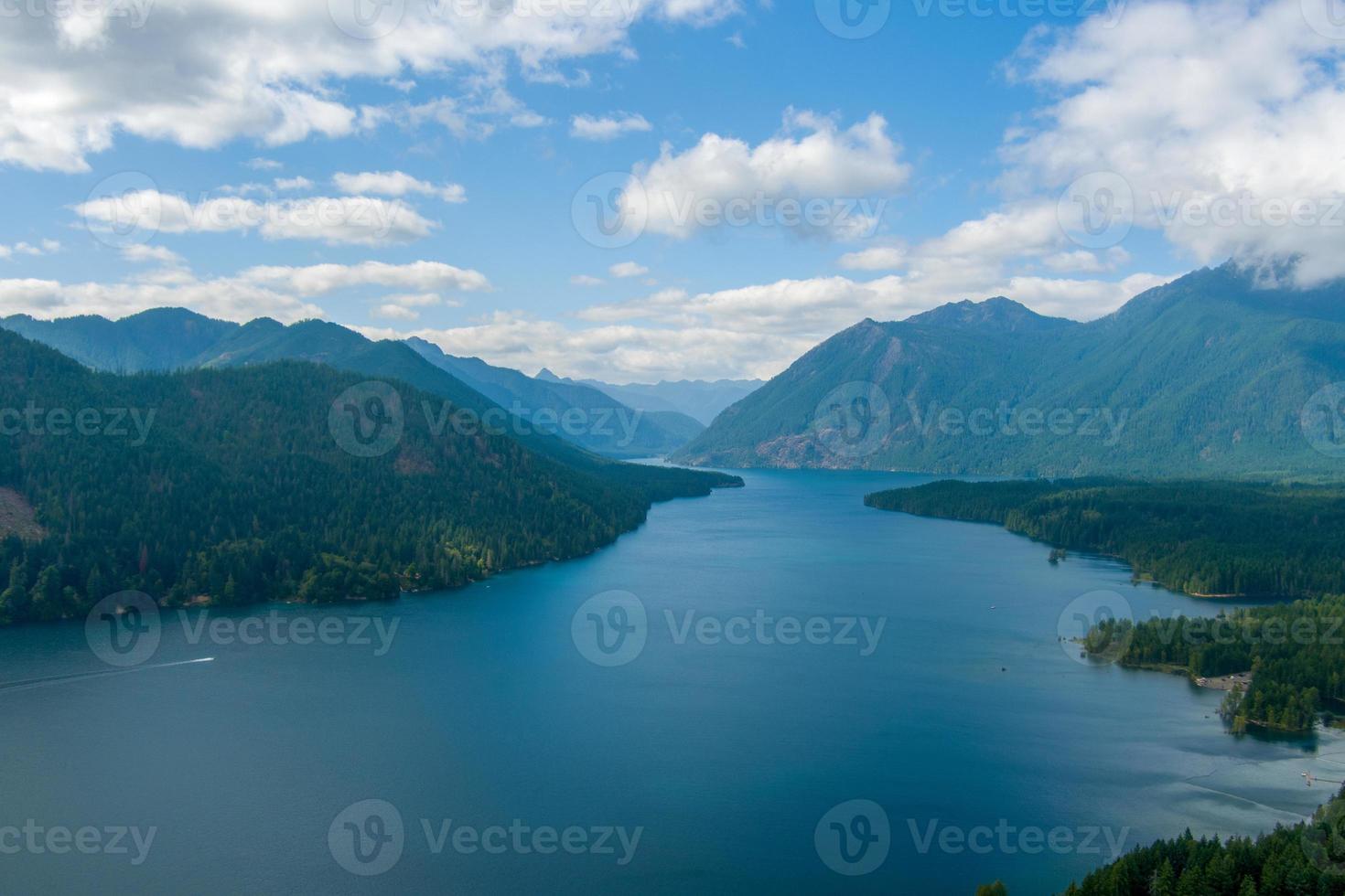 lago Cushman e il olimpico montagne di Washington stato nel agosto 2021 foto