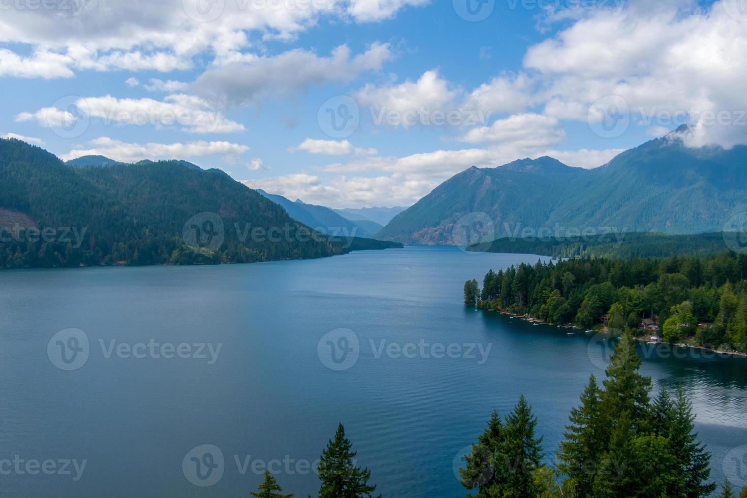 lago Cushman e il olimpico montagne di Washington stato nel agosto 2021 foto