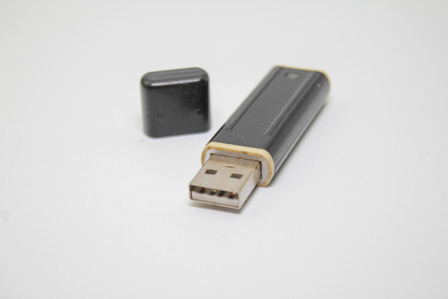 vecchio USB bastone o USB Flash Disk isolato su bianca sfondo foto