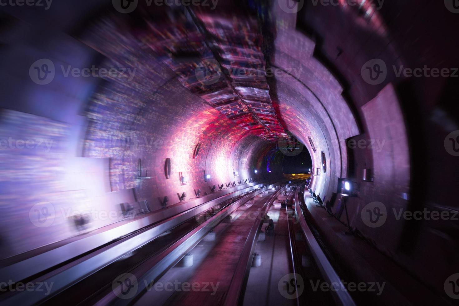 tunnel colorato brillante cerchio foderato sfondo foto