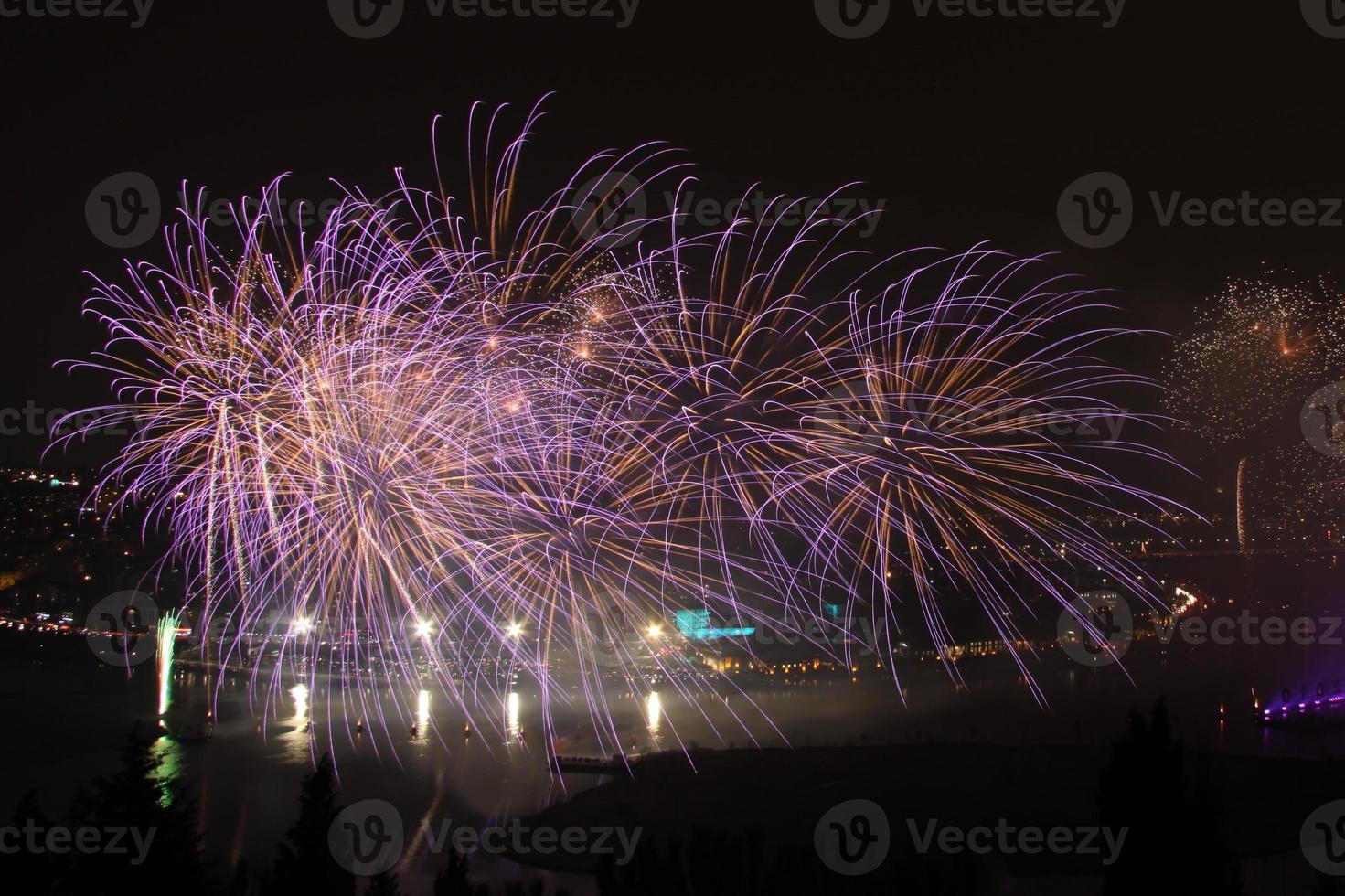 fuochi d'artificio al di sopra di alice, Istanbul foto