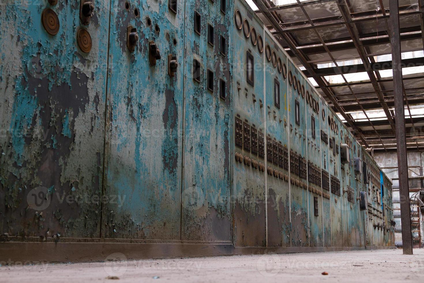 dentro di un vecchio abbandonato fabbrica foto