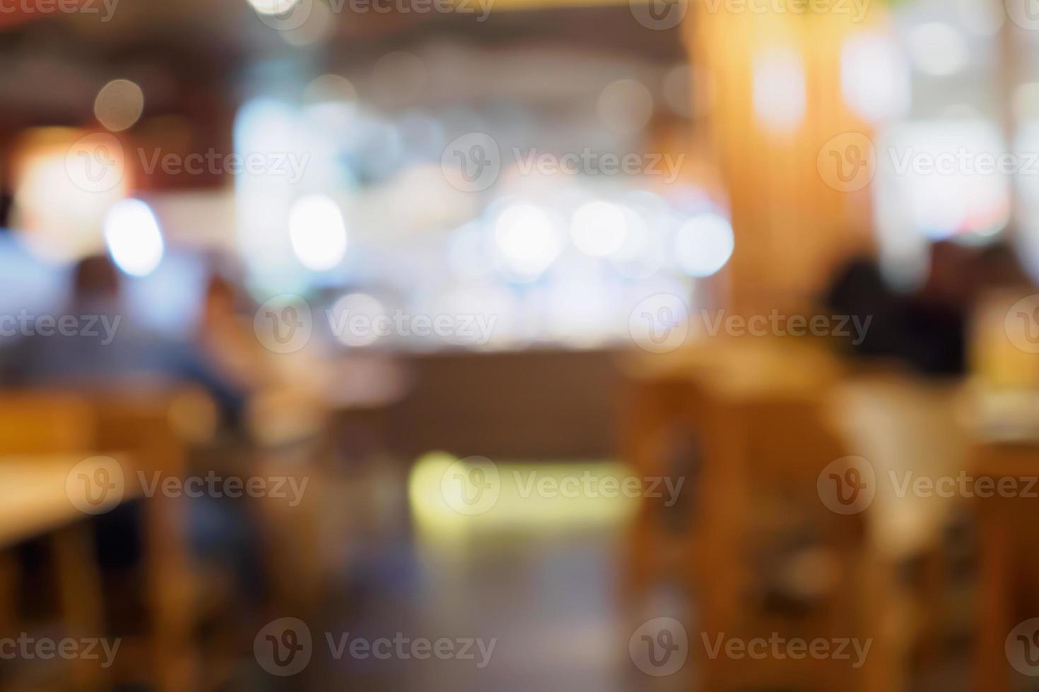 sfocatura dei clienti nel ristorante caffetteria o caffetteria sfondo astratto con luce bokeh foto