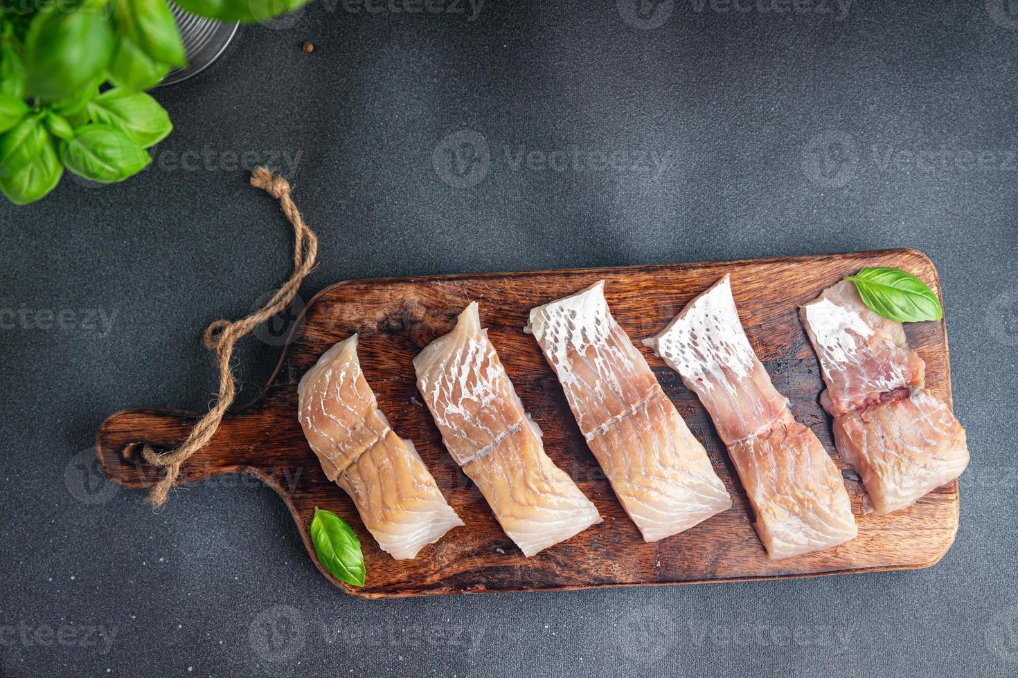 crudo merluzzo carbonaro pesce filetto senza ossatura fresco piatto salutare pasto cibo merenda dieta su il tavolo copia spazio cibo sfondo rustico superiore Visualizza pescatoriano dieta foto