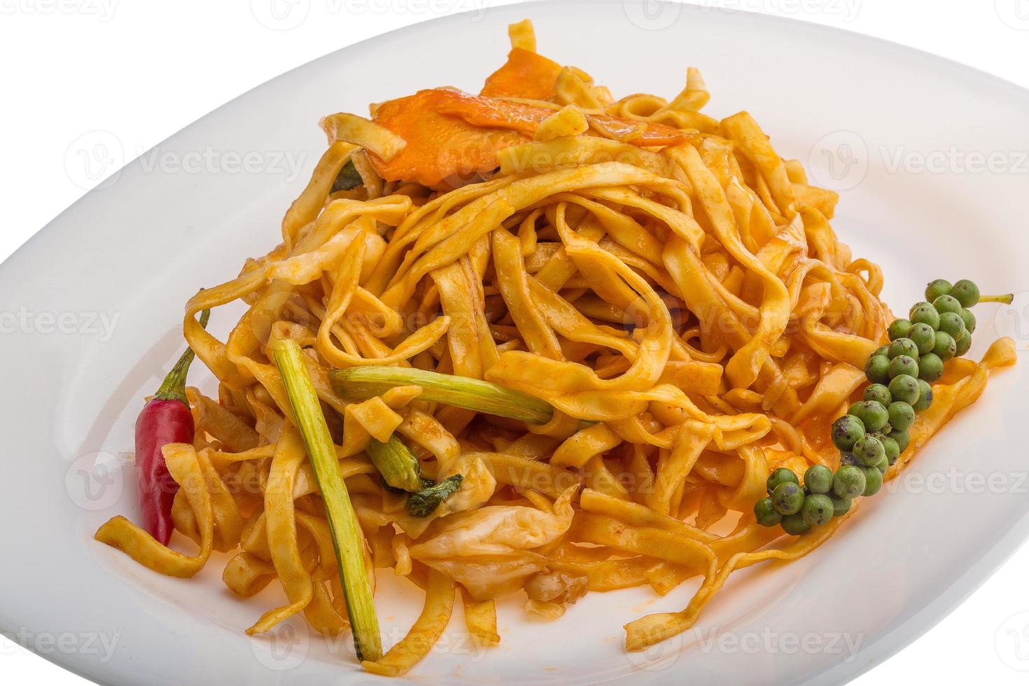 tagliatelle fritte con verdure foto