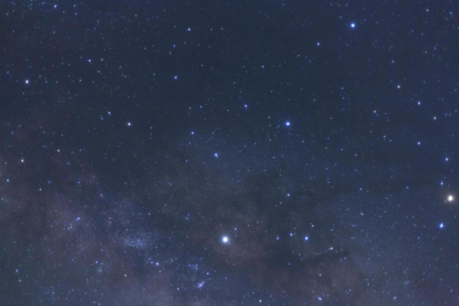 galassia della via lattea con stelle e polvere spaziale nell'universo foto