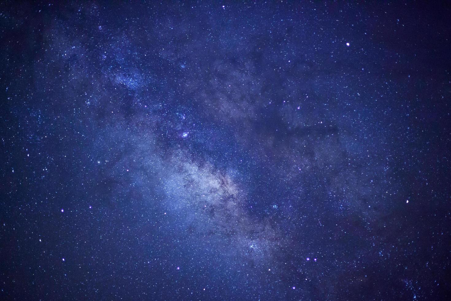 stellato notte cielo e latteo modo galassia con stelle e spazio polvere nel il universo foto