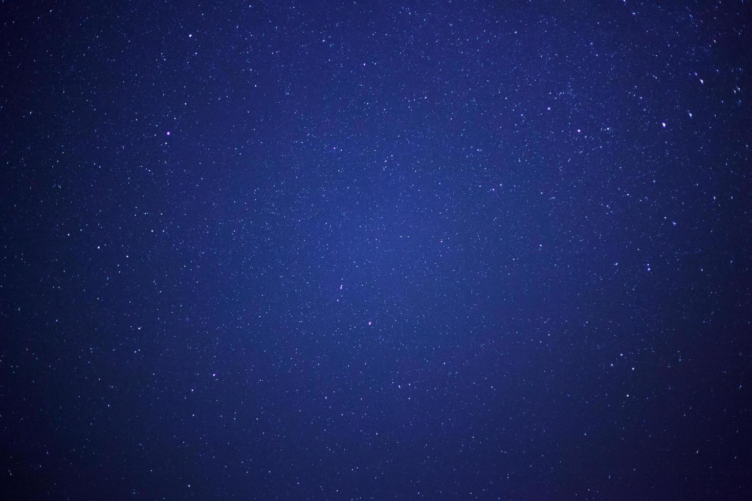 stellato notte cielo e latteo modo galassia con stelle e spazio polvere nel il universo foto