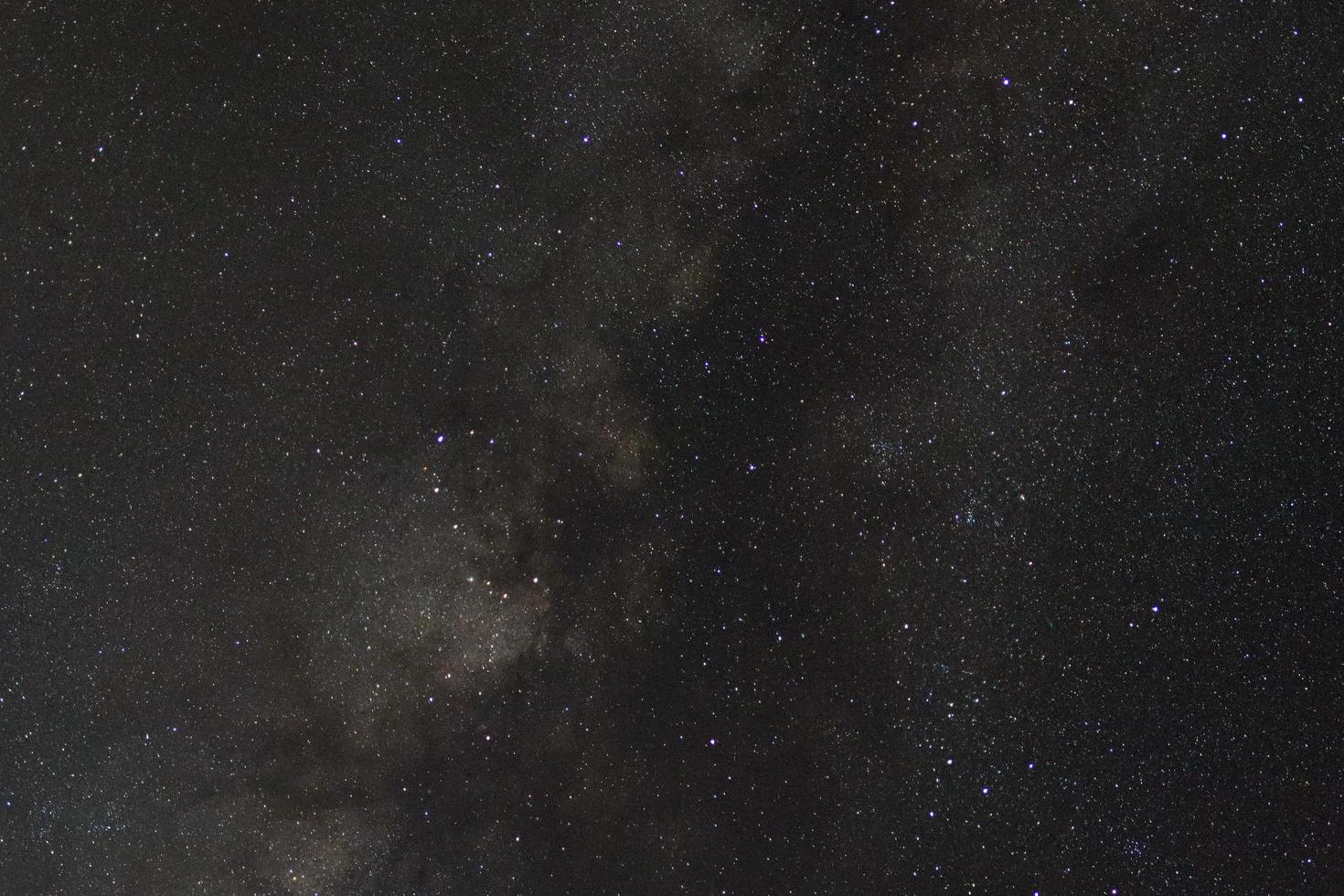 galassia della via lattea con stelle e polvere spaziale nell'universo foto