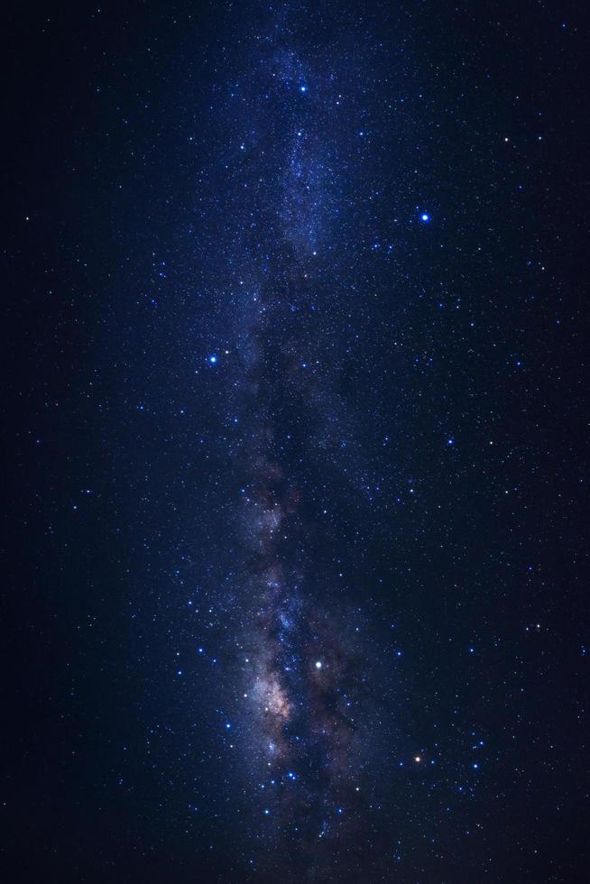 galassia della via lattea con stelle e polvere spaziale nell'universo foto