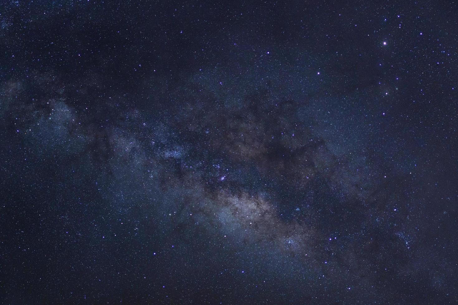 chiaramente galassia della Via Lattea con stelle e polvere spaziale nell'universo foto