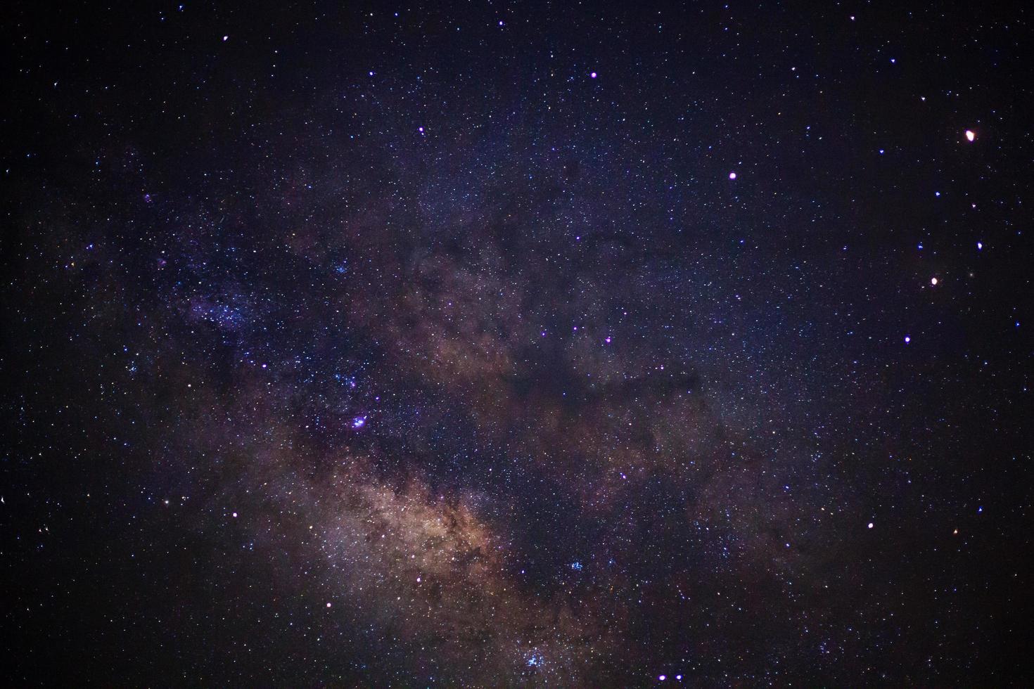 latteo modo galassia e spazio polvere nel il universo, notte stellato cielo con stelle foto